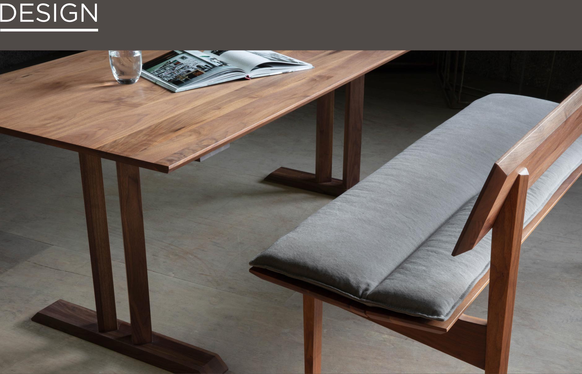 名古屋栄にあるSOLIDの家具でも人気な幅広く出入りもしやすいダイニングテーブルです。無垢材を贅沢に使い洗練されたT字のデザインも特徴的。