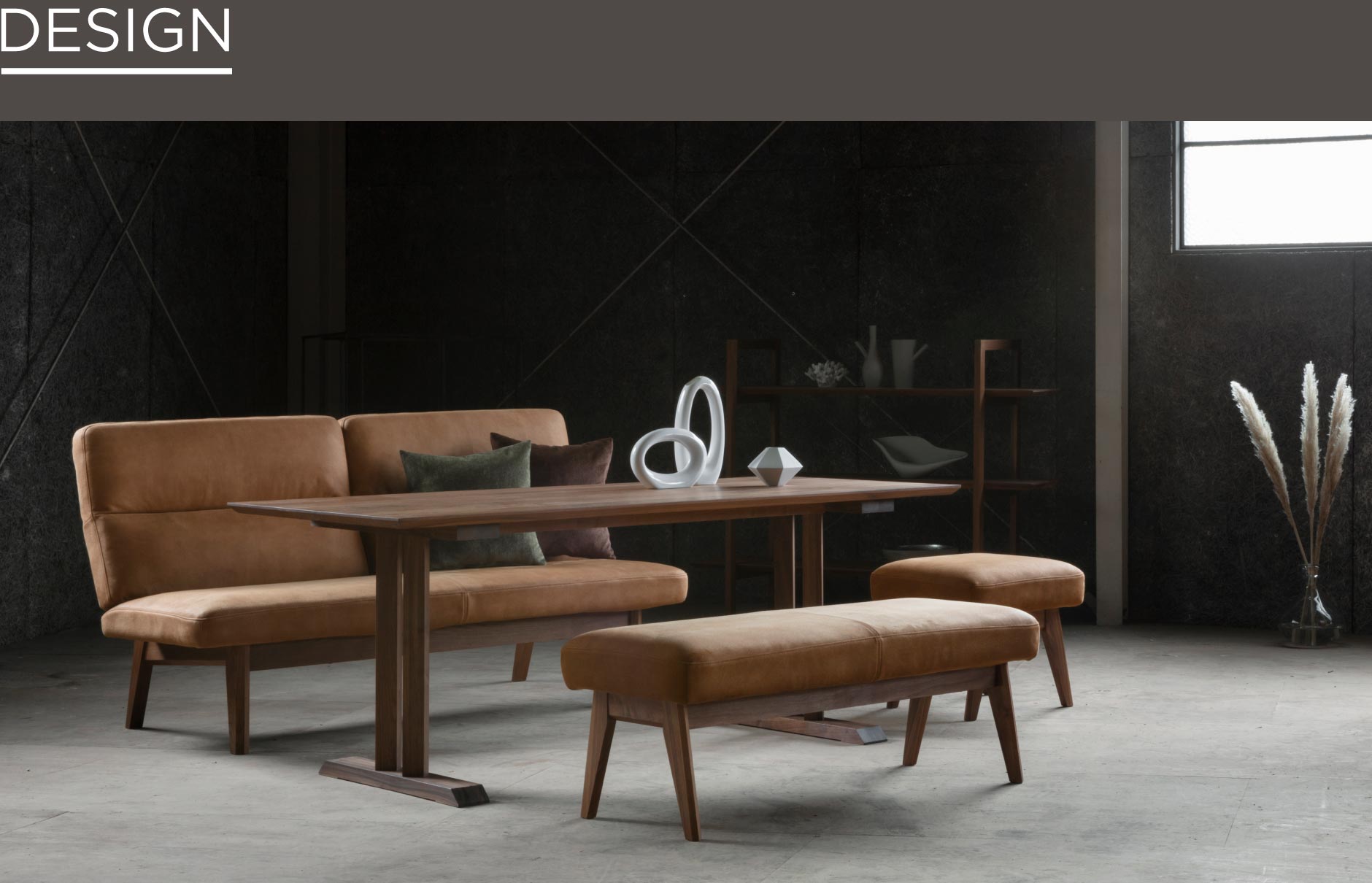 SOLID名古屋の中でも人気の家具。スマートな木製脚に厚めな座面が何とも優しいフォルムです。使う場所を選ばないマルチなスツール。