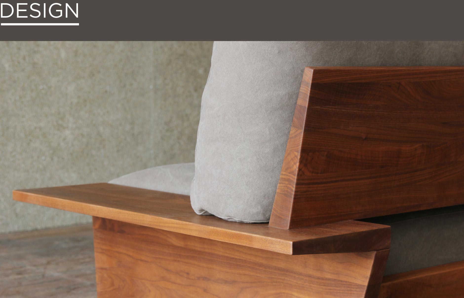 無垢材を贅沢に使用したSOLIDソファ06。木フレームの存在感とフェザークッションの贅沢な座り心地を兼ね備えた無垢家具です。名古屋栄
